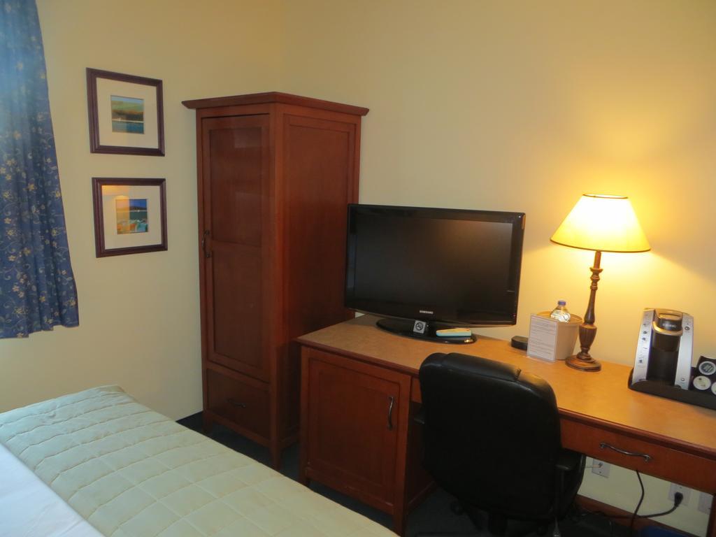 Hotel St-Bernard Saint-Bernard-de-Lacolle Rum bild