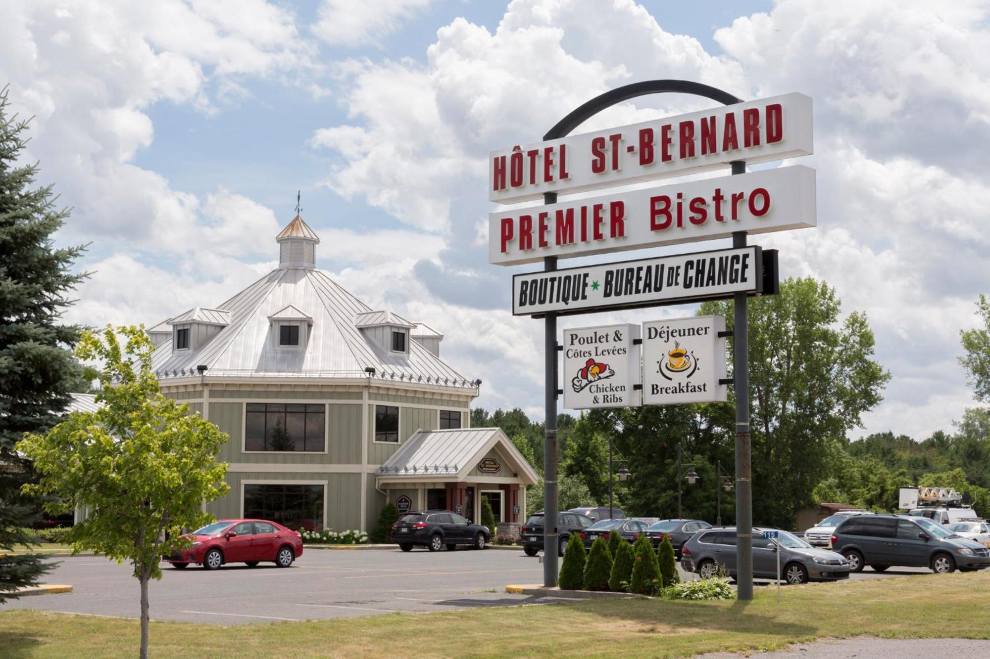 Hotel St-Bernard Saint-Bernard-de-Lacolle Exteriör bild
