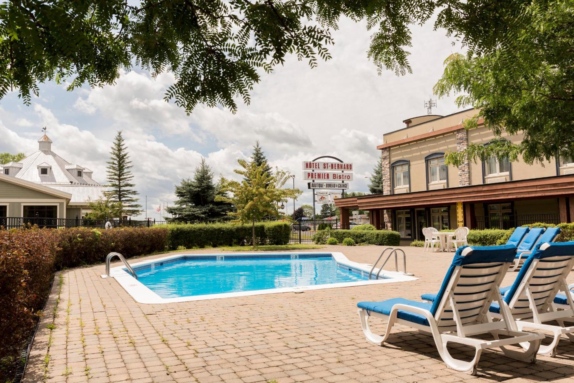 Hotel St-Bernard Saint-Bernard-de-Lacolle Exteriör bild