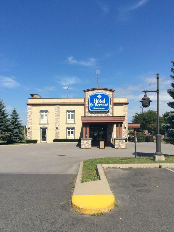 Hotel St-Bernard Saint-Bernard-de-Lacolle Exteriör bild